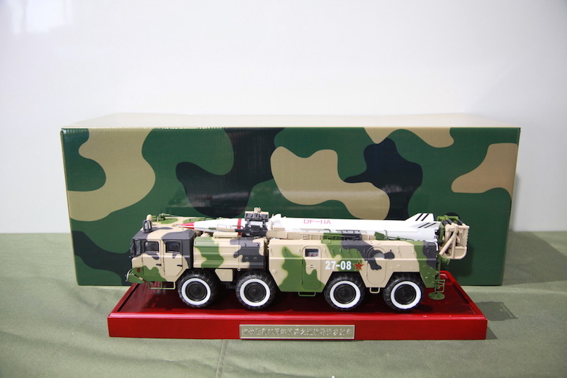東風(fēng)11A導(dǎo)彈車模型簡(jiǎn)裝